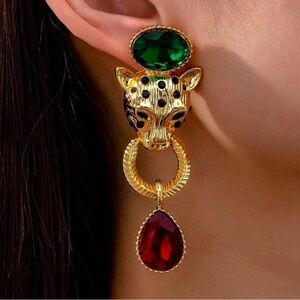 Tigerhead earrings NEW Gold tone